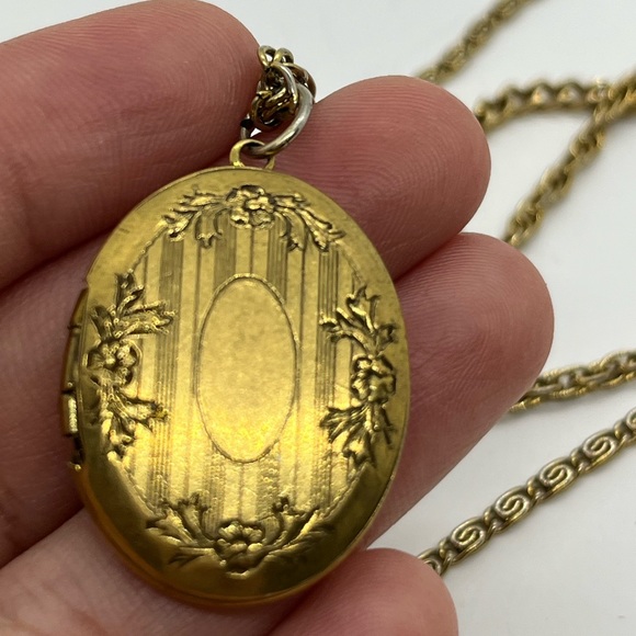 Goldette Layered Multi Strand Locket & Australian cristal Necklace - Picture 7 of 10